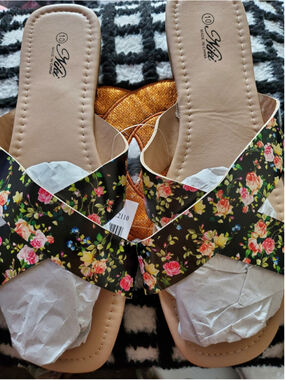 Niki Colorful Floral Sandals Size 10